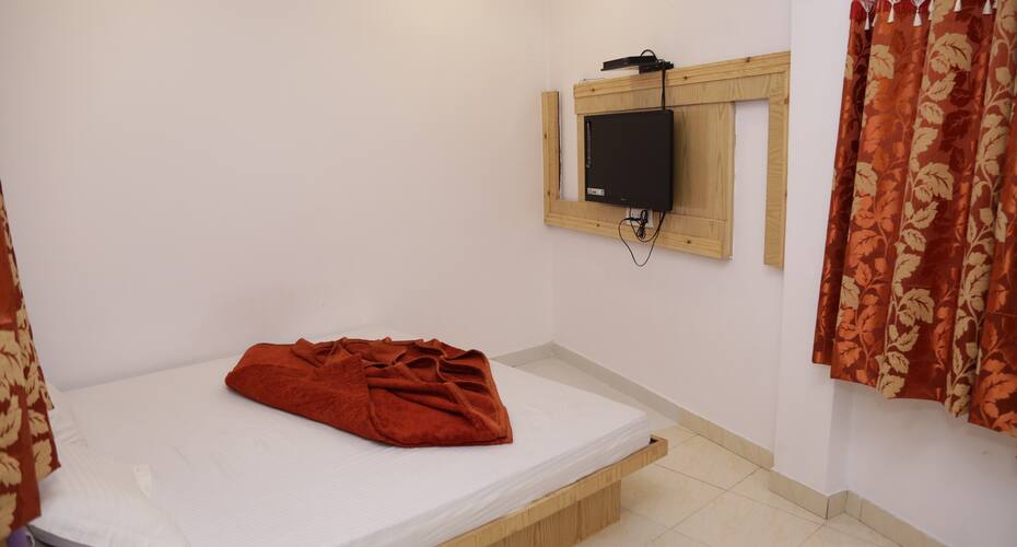 New King By Backpackers Heaven, New Delhi 4